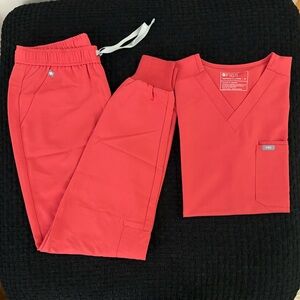 Figs Coral Scrub Set